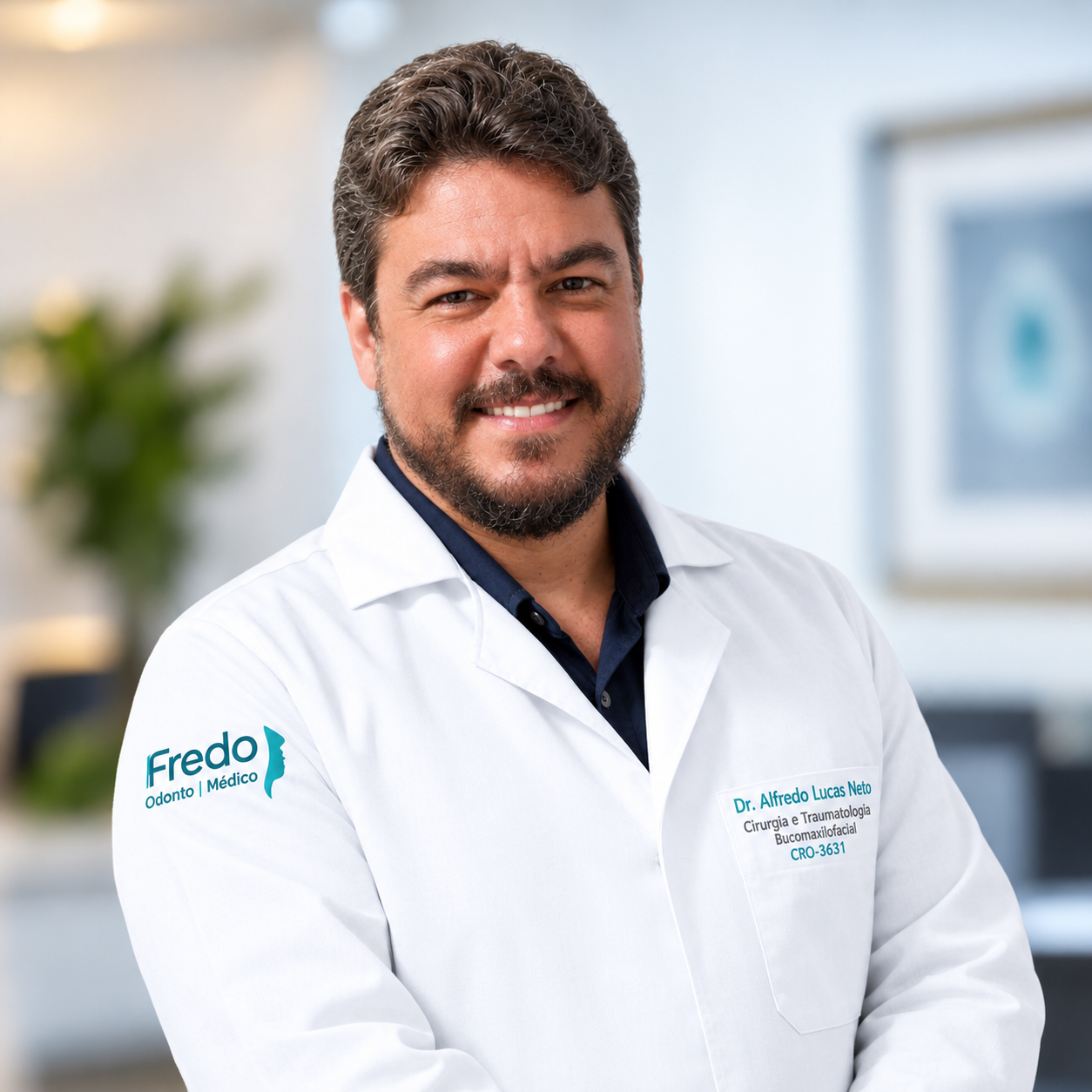 Dr. Alfredo Lucas Neto, dentista em Campina Grande, Paraíba, no consultório